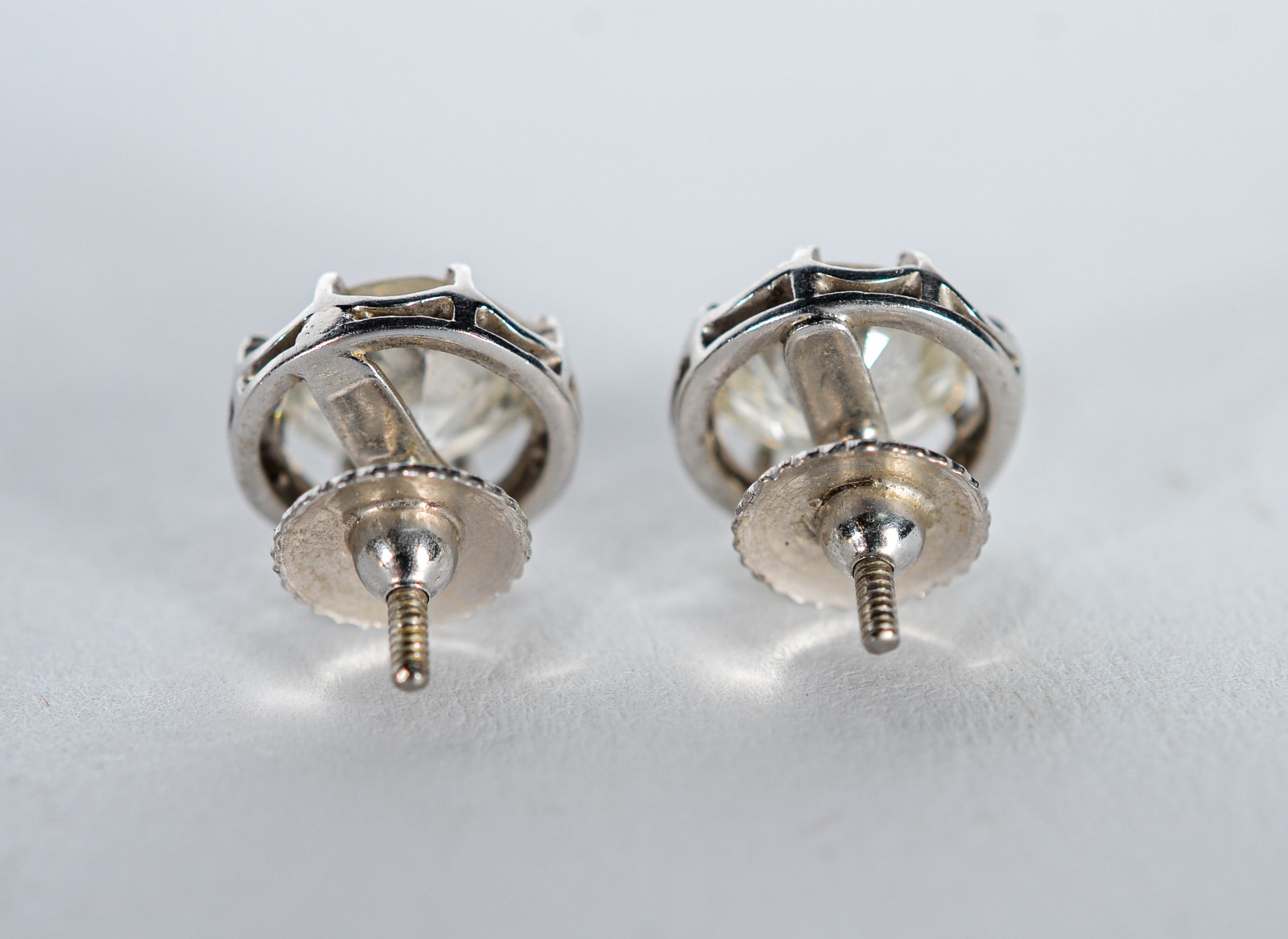 Par de brincos de platina com brilhante de 0,90 ct cada (pequenas... - foto 4 de 4