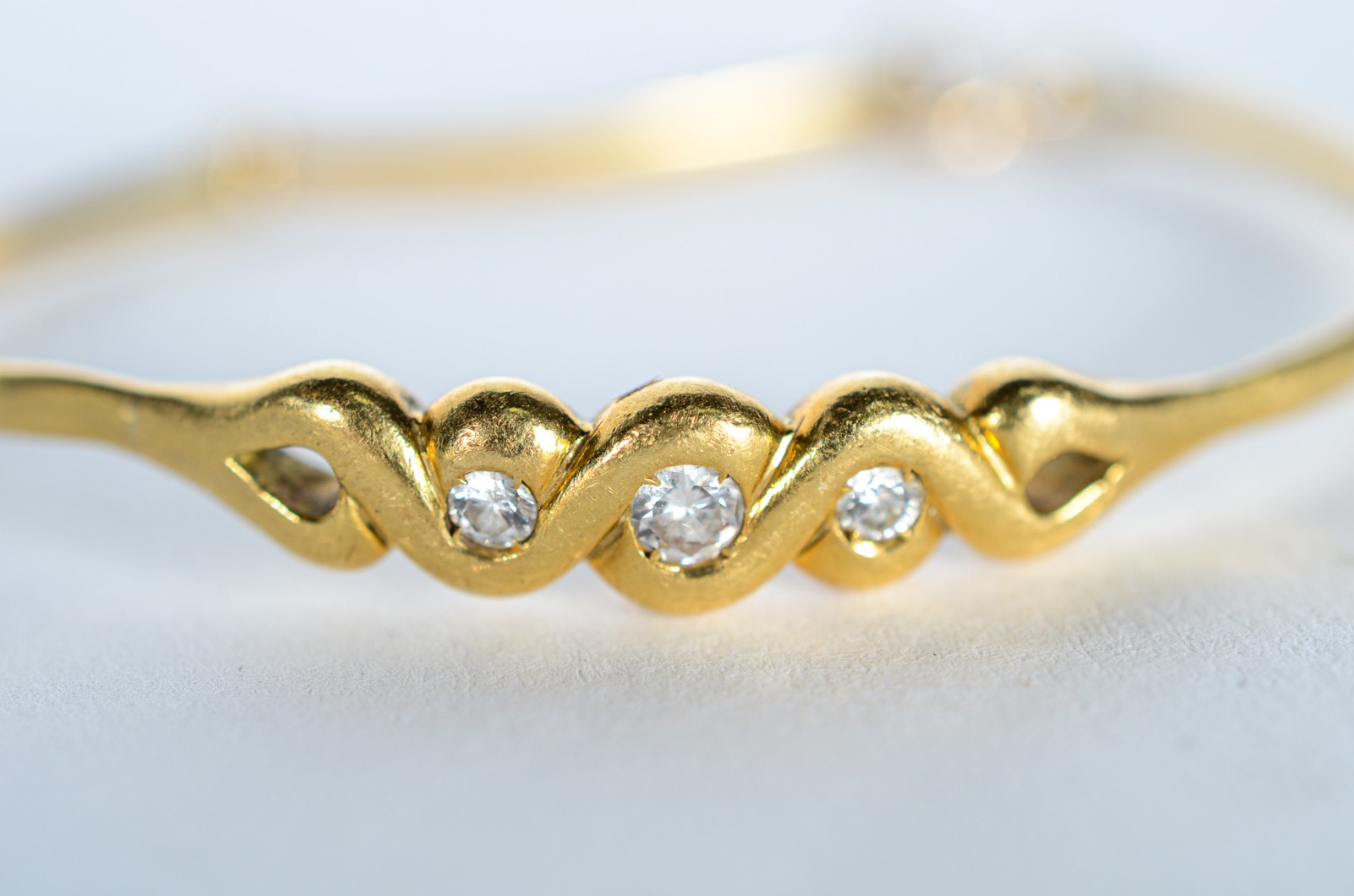 Pulseira de ouro 18k., com brilhantes. (Por motivos de segurança a... - foto 1 de 7