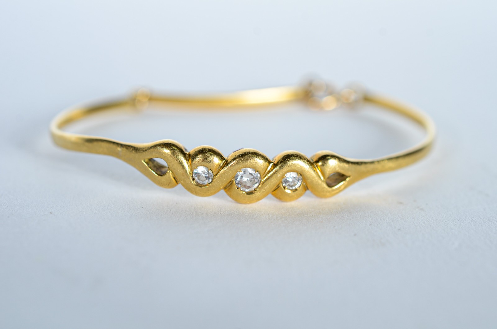 Pulseira de ouro 18k., com brilhantes. (Por motivos de segurança a... - foto 2 de 7