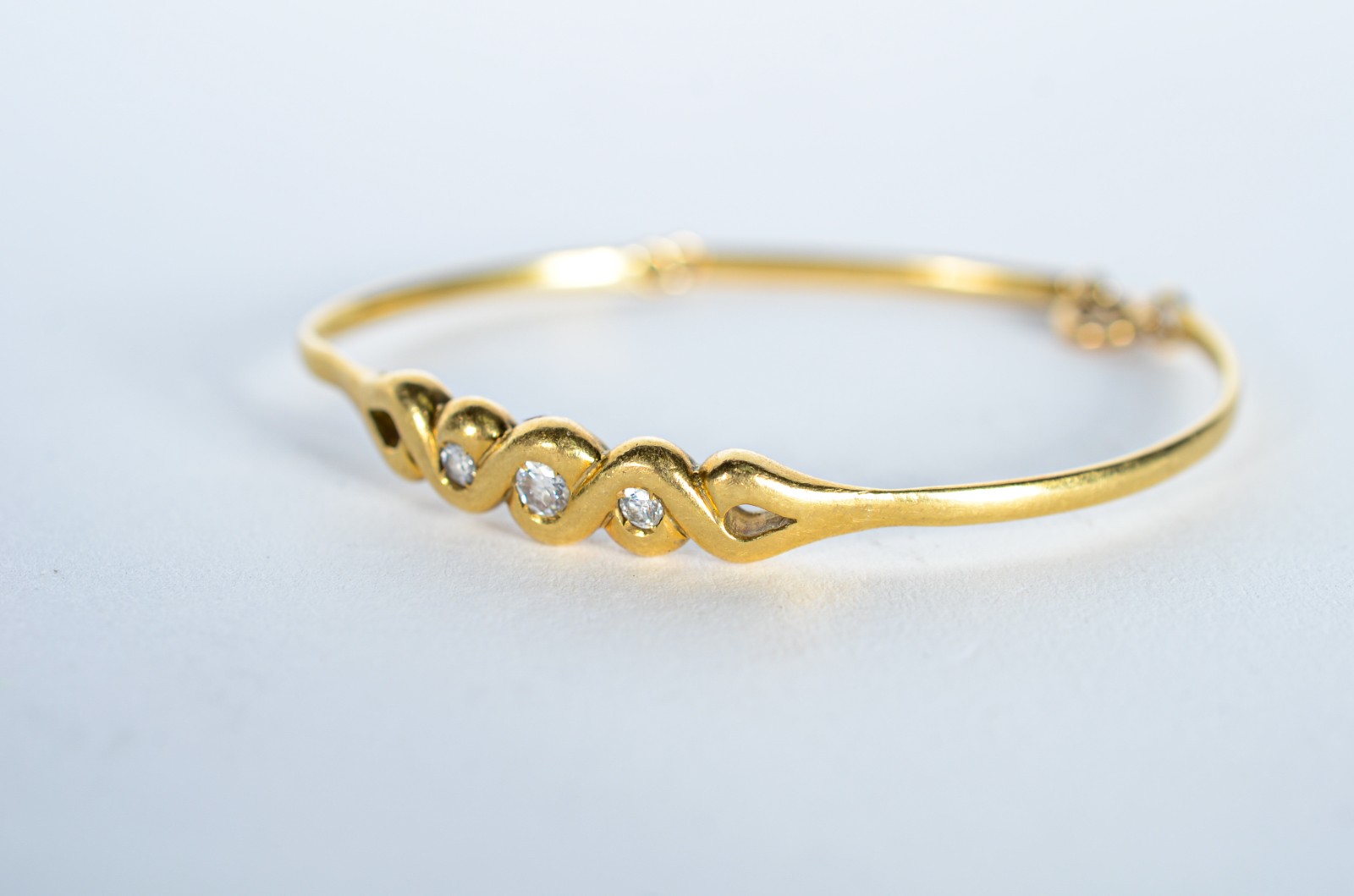 Pulseira de ouro 18k., com brilhantes. (Por motivos de segurança a... - foto 3 de 7