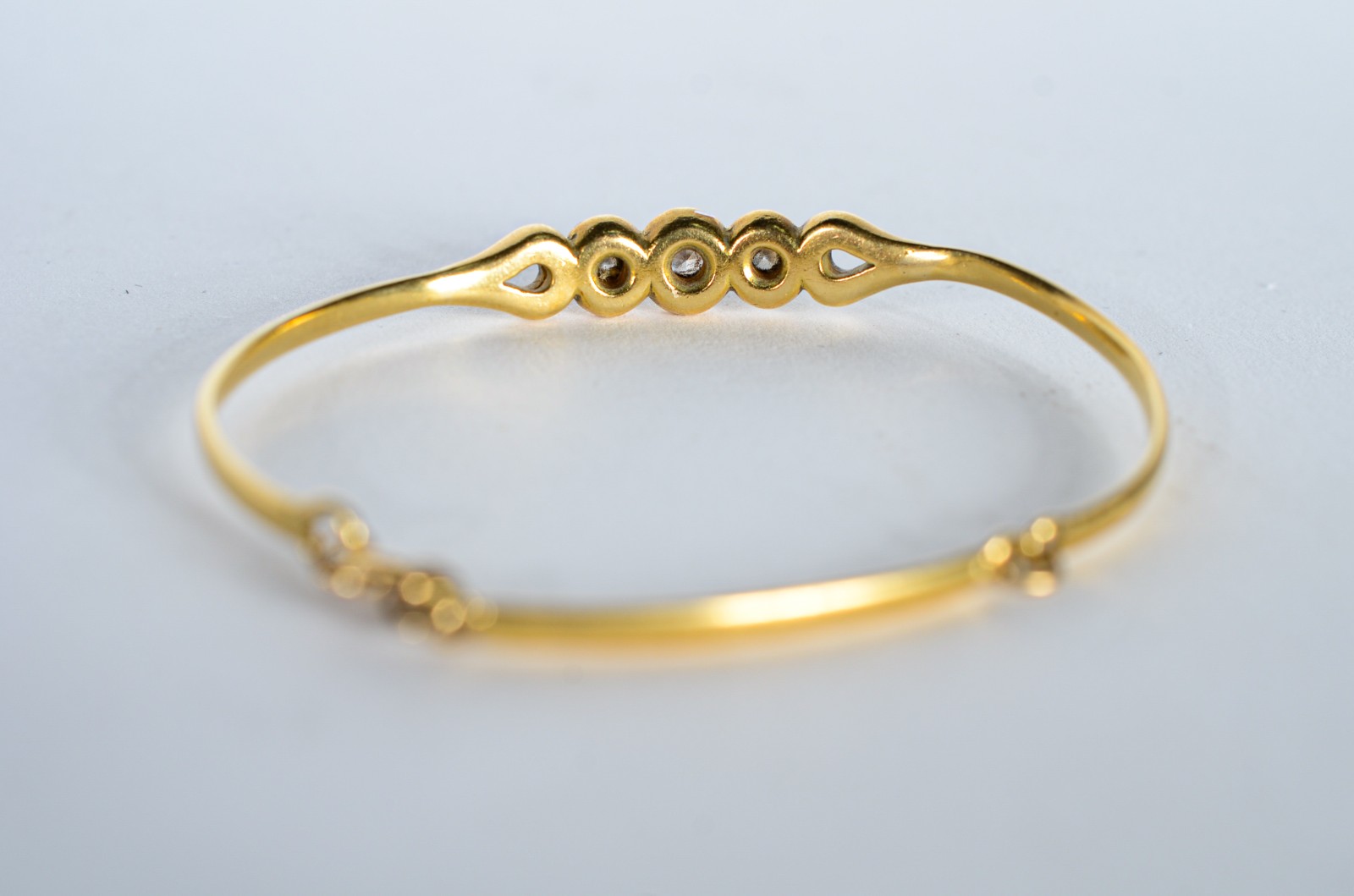 Pulseira de ouro 18k., com brilhantes. (Por motivos de segurança a... - foto 4 de 7