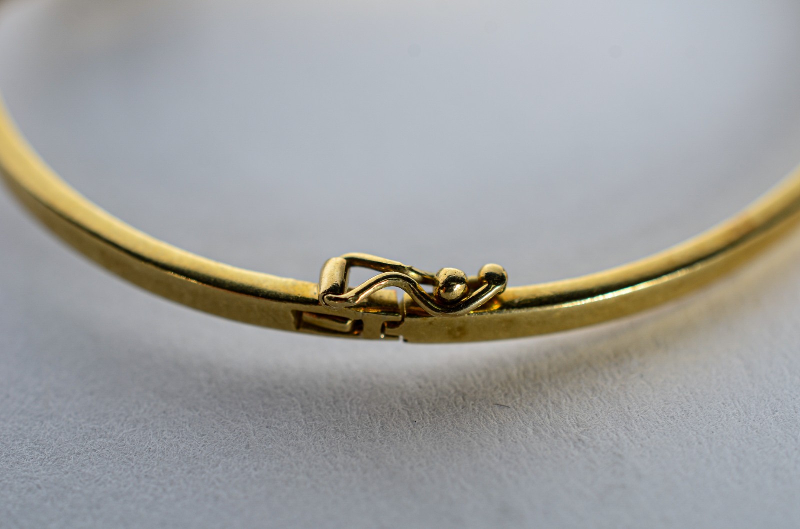 Pulseira de ouro 18 k., feitio "escrava" com brilhantes. (Por motivos... - foto 6 de 6