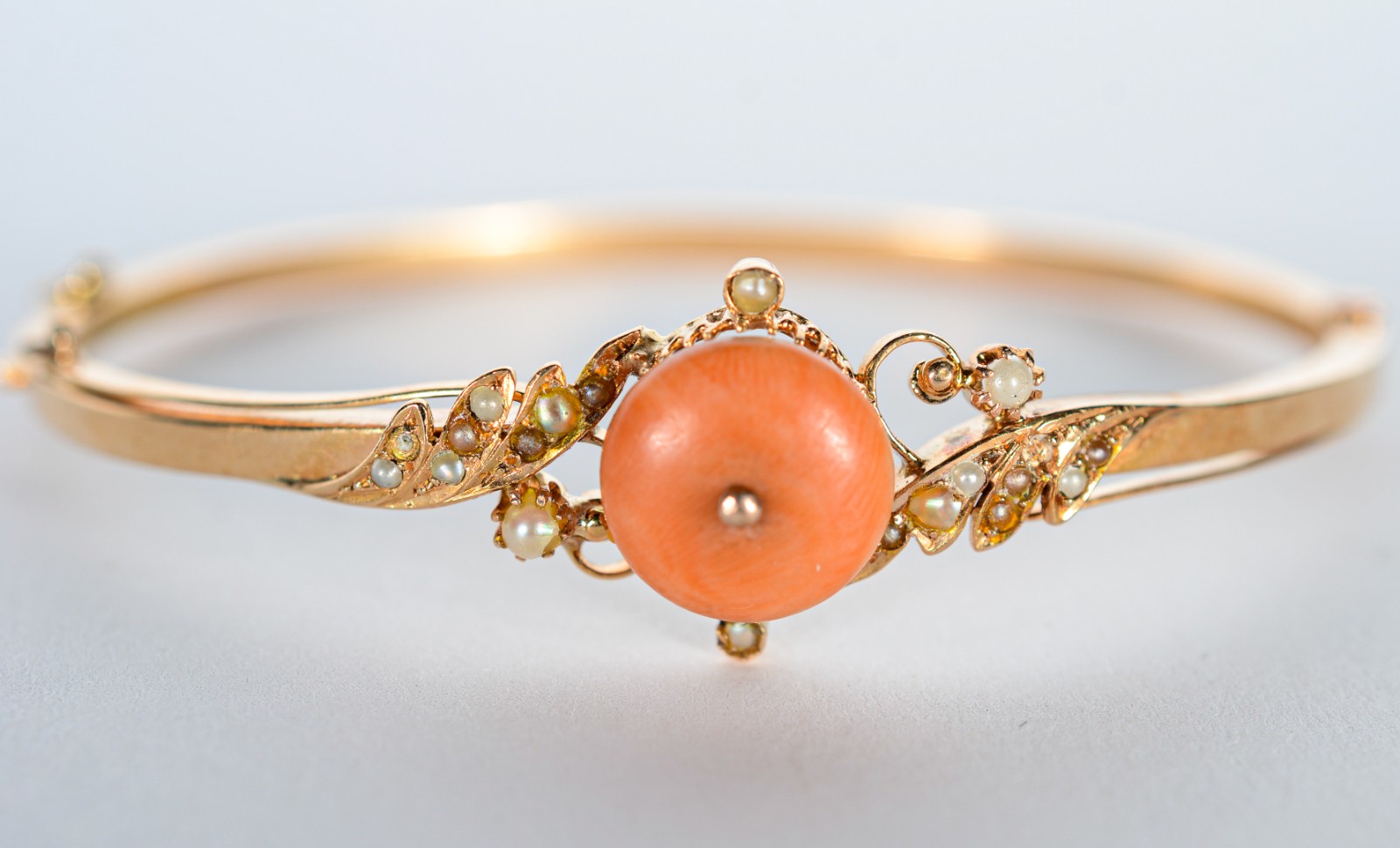 Pulseira de ouro 18k., com pedra coral. (Por motivos de segurança a... - foto 2 de 7