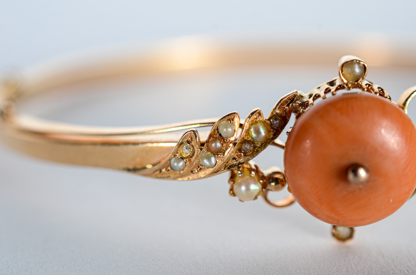 Pulseira de ouro 18k., com pedra coral. (Por motivos de segurança a... - foto 3 de 7