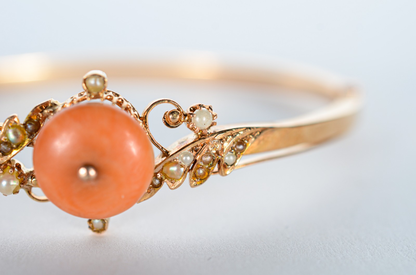 Pulseira de ouro 18k., com pedra coral. (Por motivos de segurança a... - foto 4 de 7
