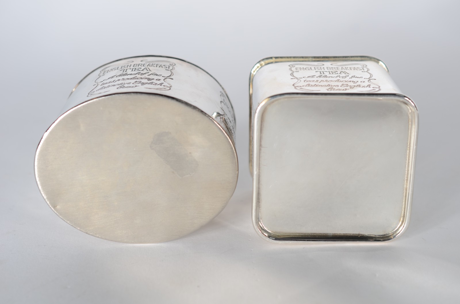 Diversas peças de metal prateado, composto de: 2 porta torradas; 2... - foto 6 de 6