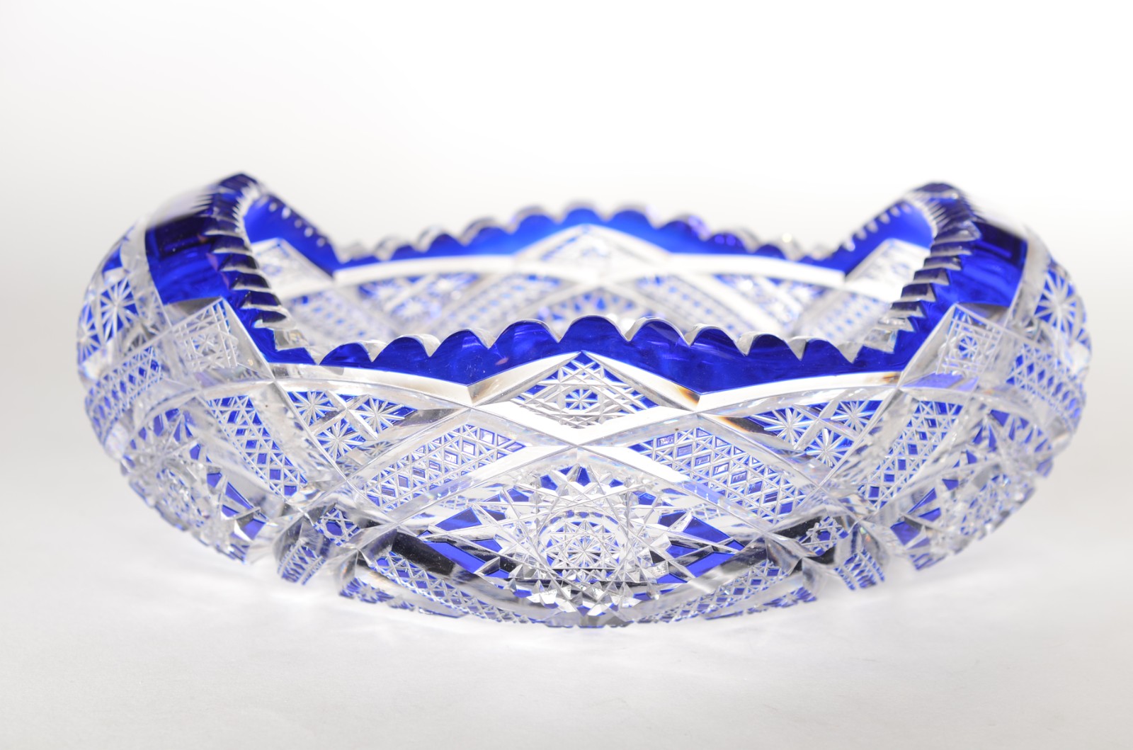 Floreira de cristal europeu lapidado doublé azul, feitio gôndola... - foto 1 de 8
