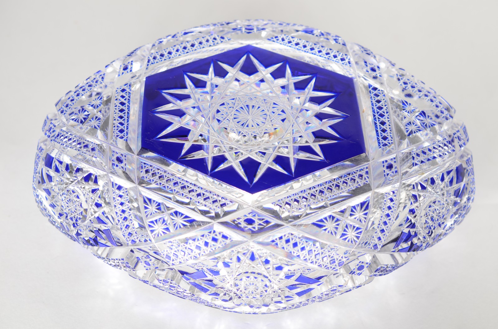 Floreira de cristal europeu lapidado doublé azul, feitio gôndola... - foto 7 de 8