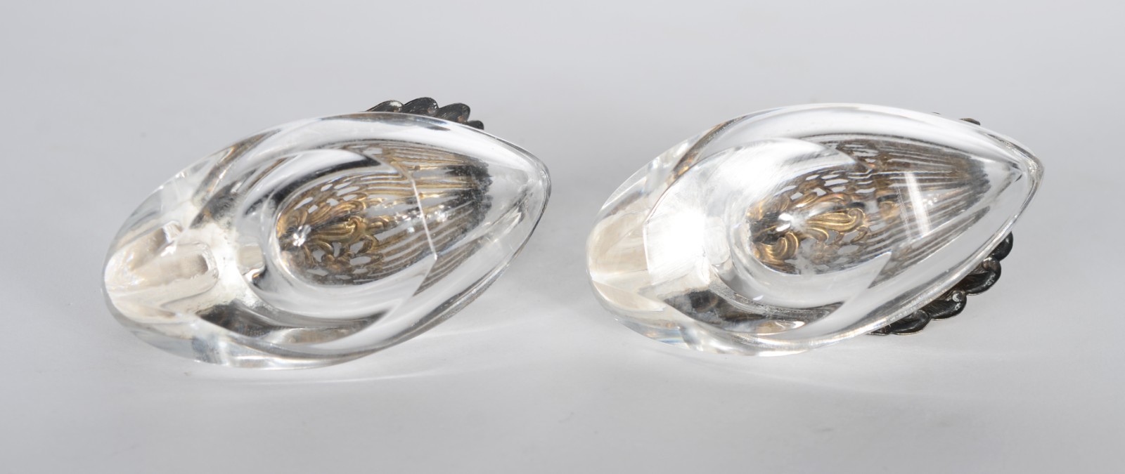 Par de saleiros de cristal na forma de cisnes com guarnição de prata... - foto 7 de 11