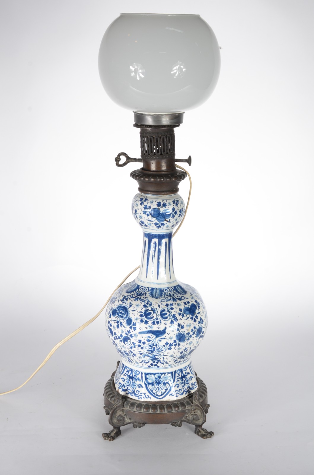 Abatjour de porcelana holandesa Delft nas cores azul e branca. Cúpula... - foto 1 de 5