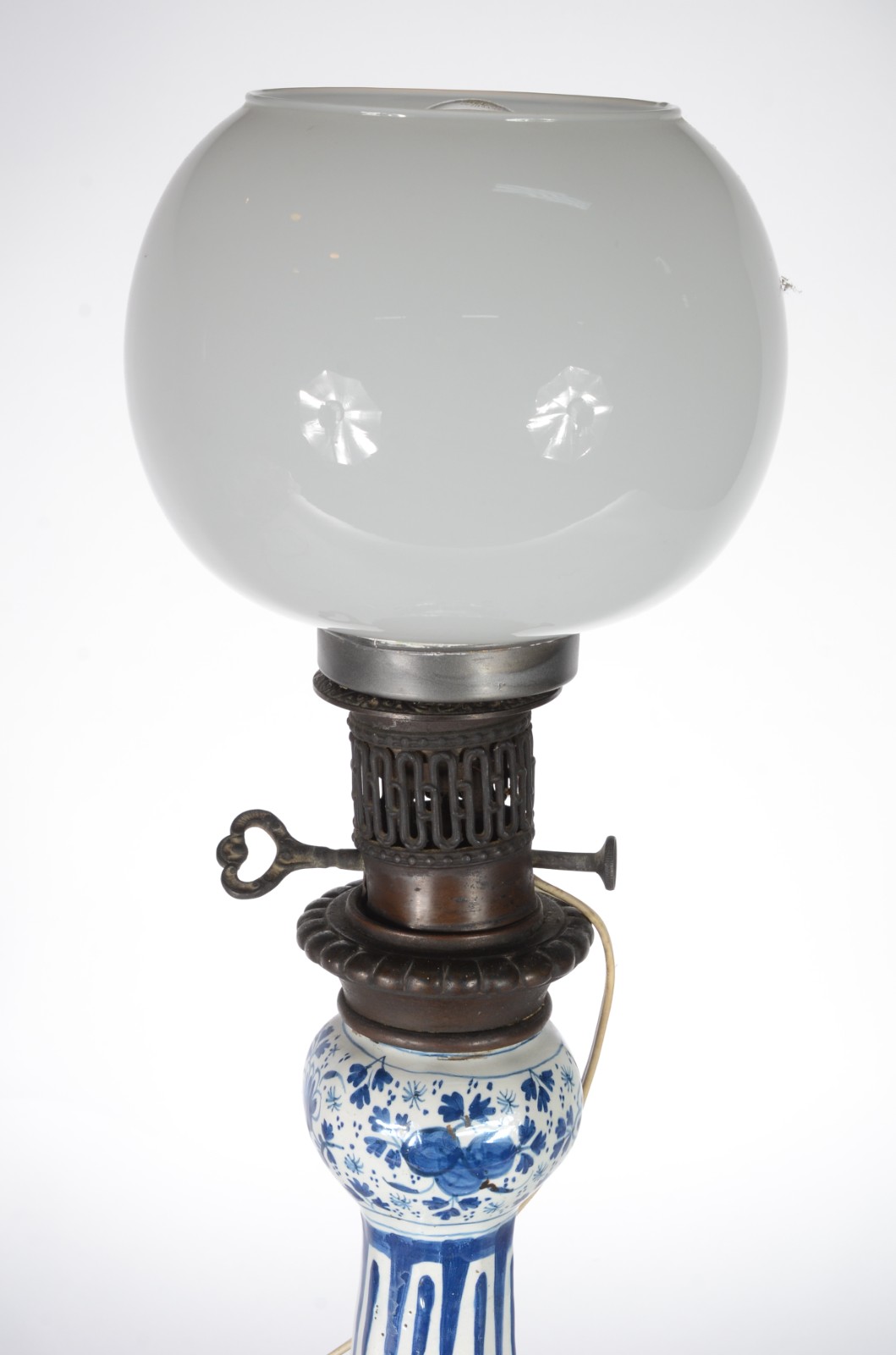 Abatjour de porcelana holandesa Delft nas cores azul e branca. Cúpula... - foto 3 de 5