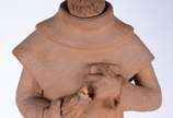 Zezinho de Tracunhaém (1939), São Francisco - Arte popular - Escultura de barro cozido,  representando  São Francisco de Assis. Cabeça da pomba quebrada.