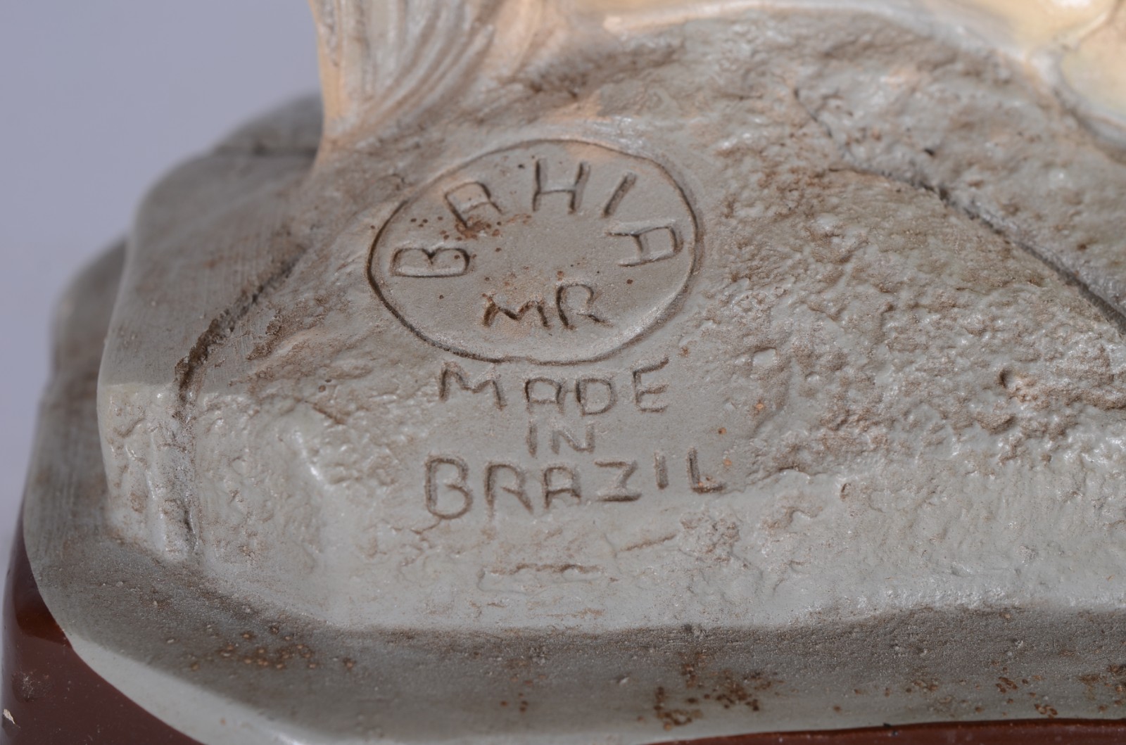 Duas peças sacras, sendo: São Jorge de gesso policromada e escultura... - foto 8 de 9