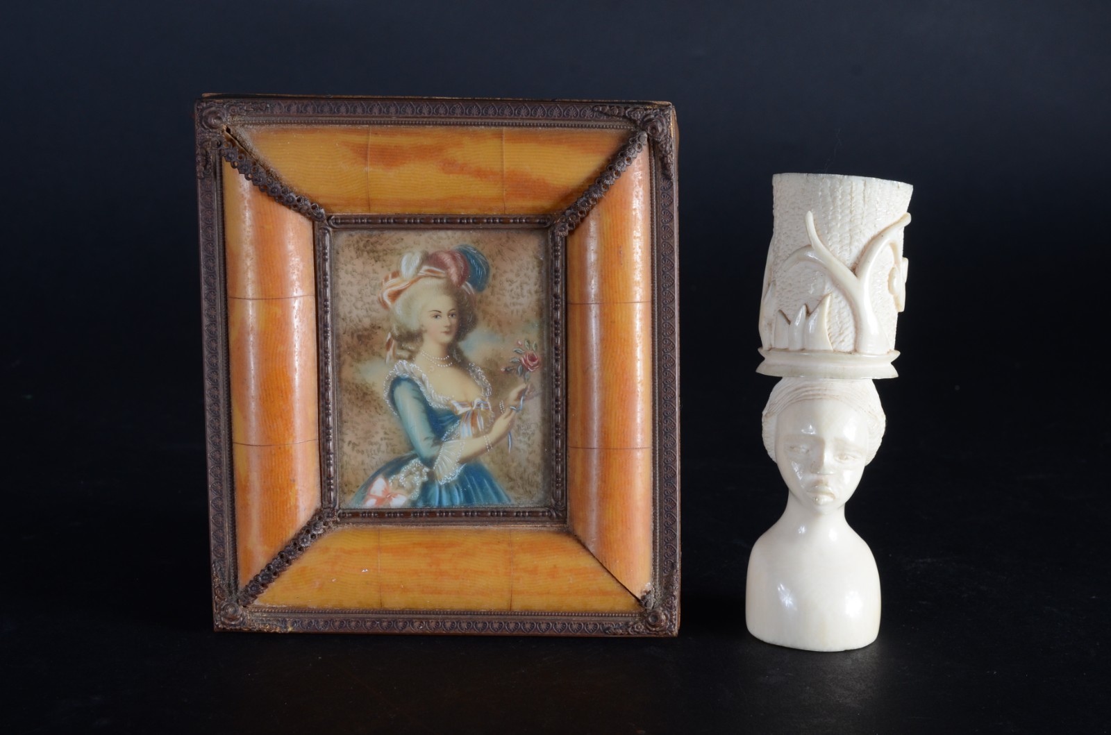 Duas peças, sendo: miniatura pintada com figura feminina dama antiga... - foto 1 de 9