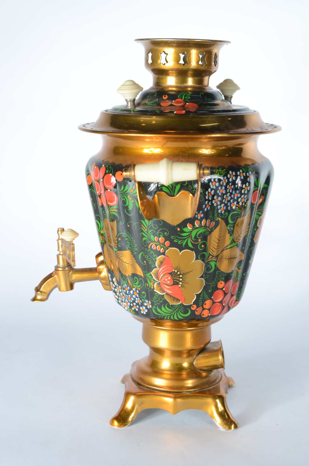 Conjunto russo para chá, composto de: samovar de metal dourado, 6... - foto 2 de 11