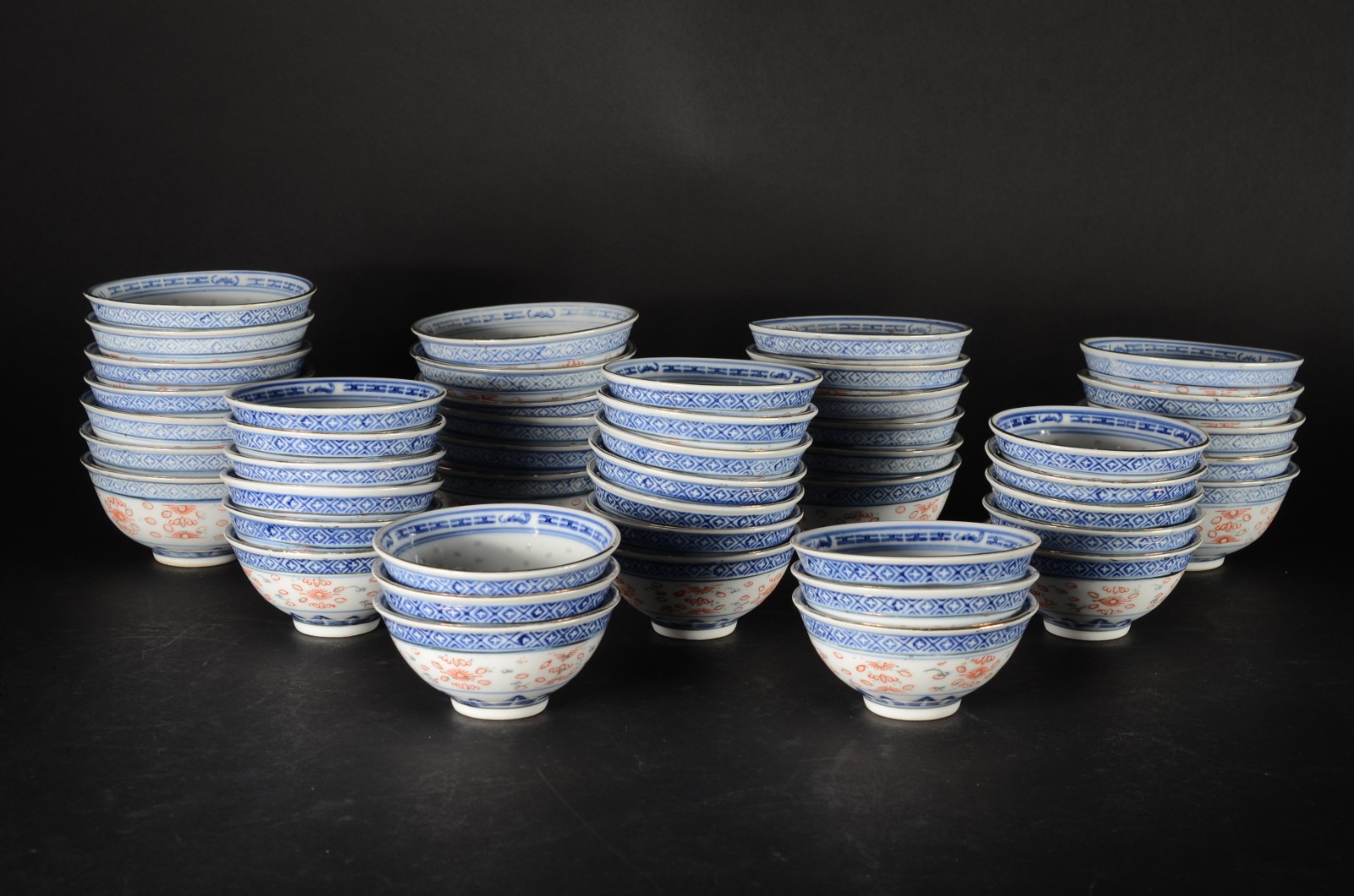 Conjunto com 24 bowls maiores e 24 bowls menores de porcelana... - foto 1 de 6