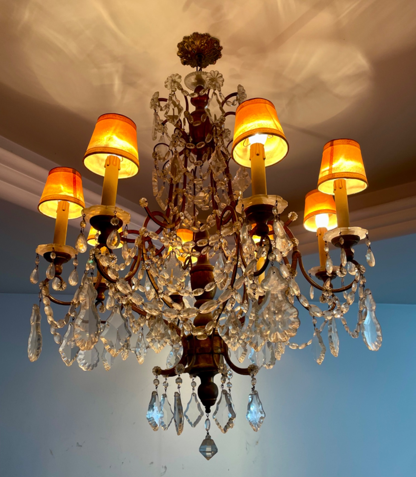 Elegante lustre estilo Versailles, estrutura de metal dourado com... - foto 7 de 7