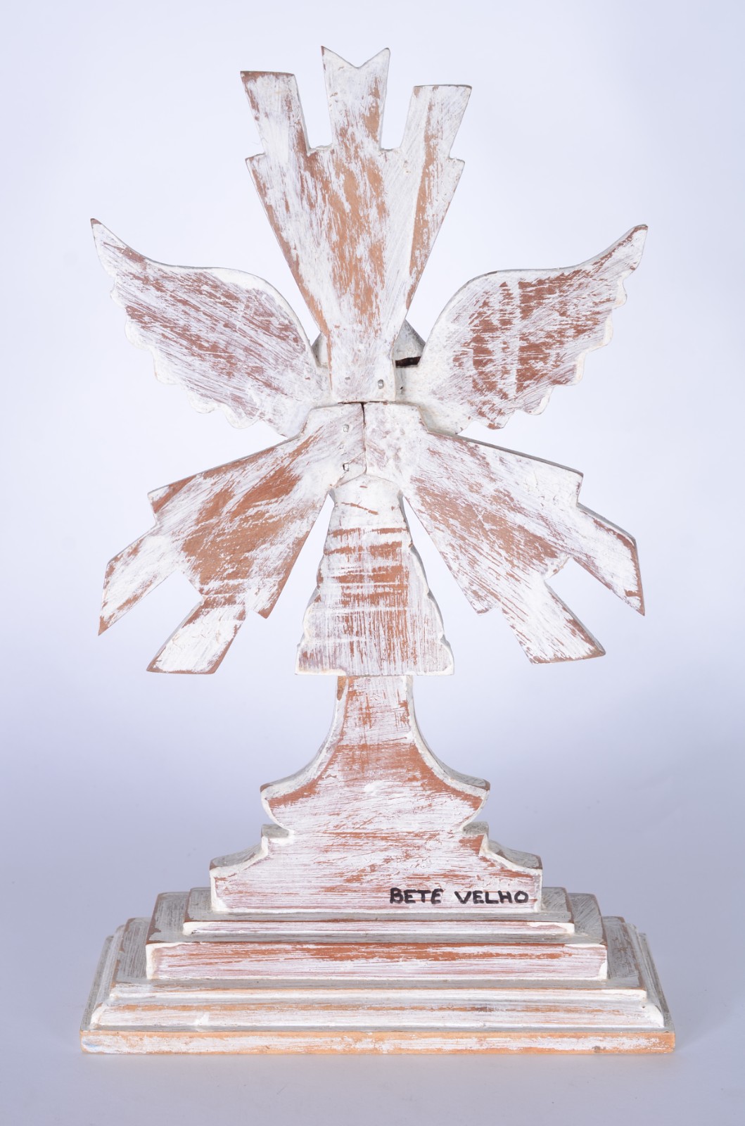 Escultura representando "Divino Espirito Santo" de madeira patinada... - foto 4 de 6