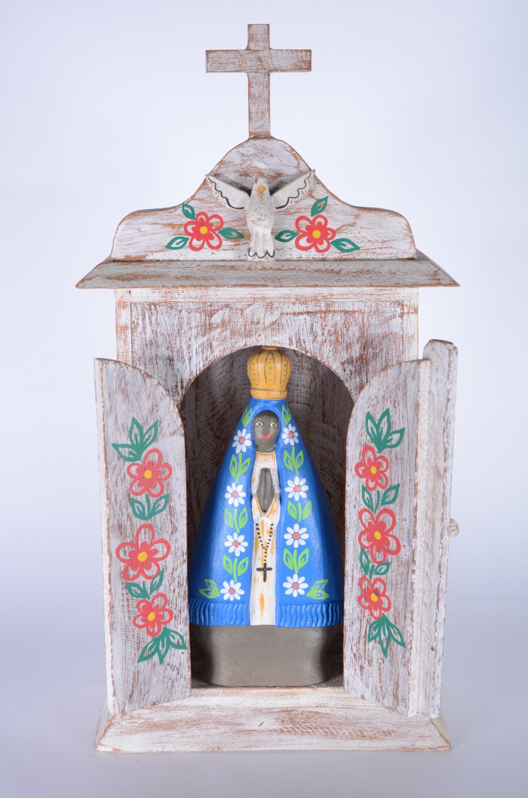 Capela com Nossa Senhora de madeira policromada. Parte do acervo da... - foto 1 de 5