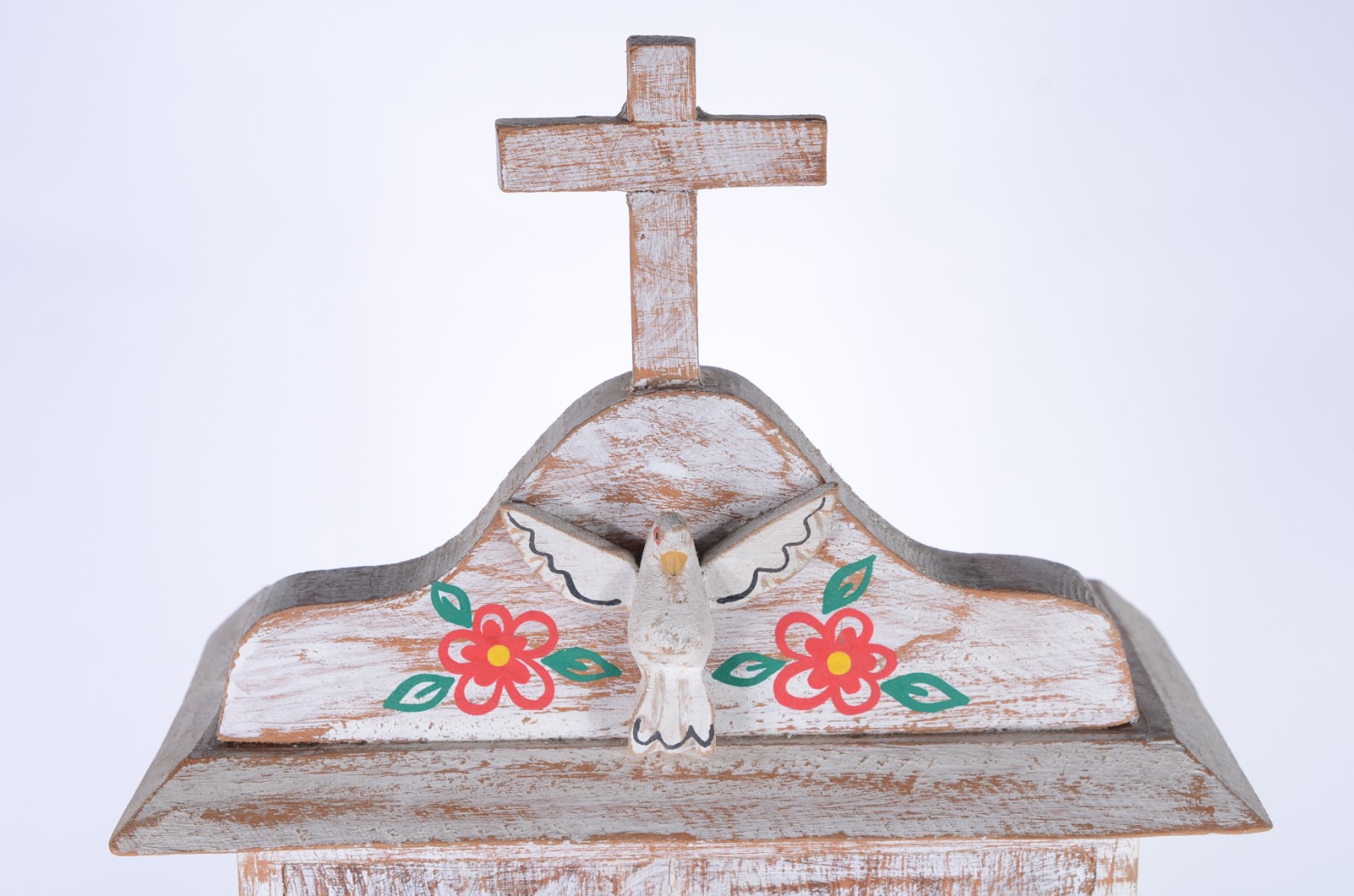 Capela com Nossa Senhora de madeira policromada. Parte do acervo da... - foto 3 de 5