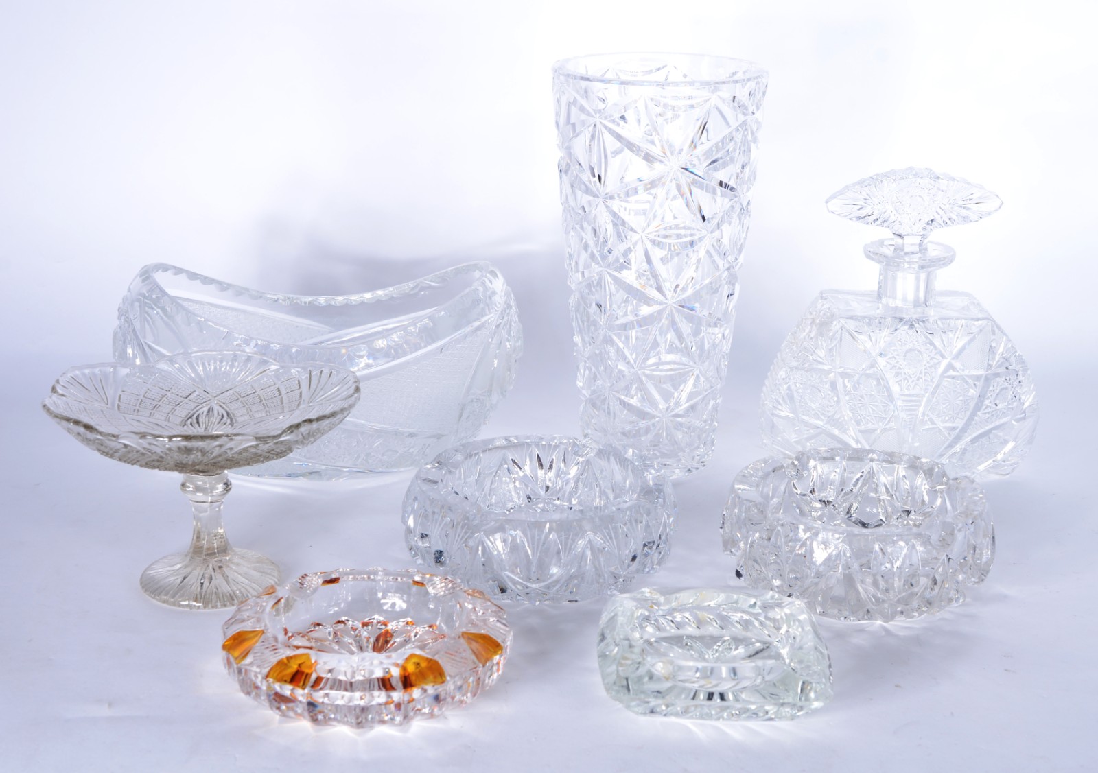 Diversas peças de cristal/ vidro, sendo: vaso, fruteira feitio... - foto 1 de 10
