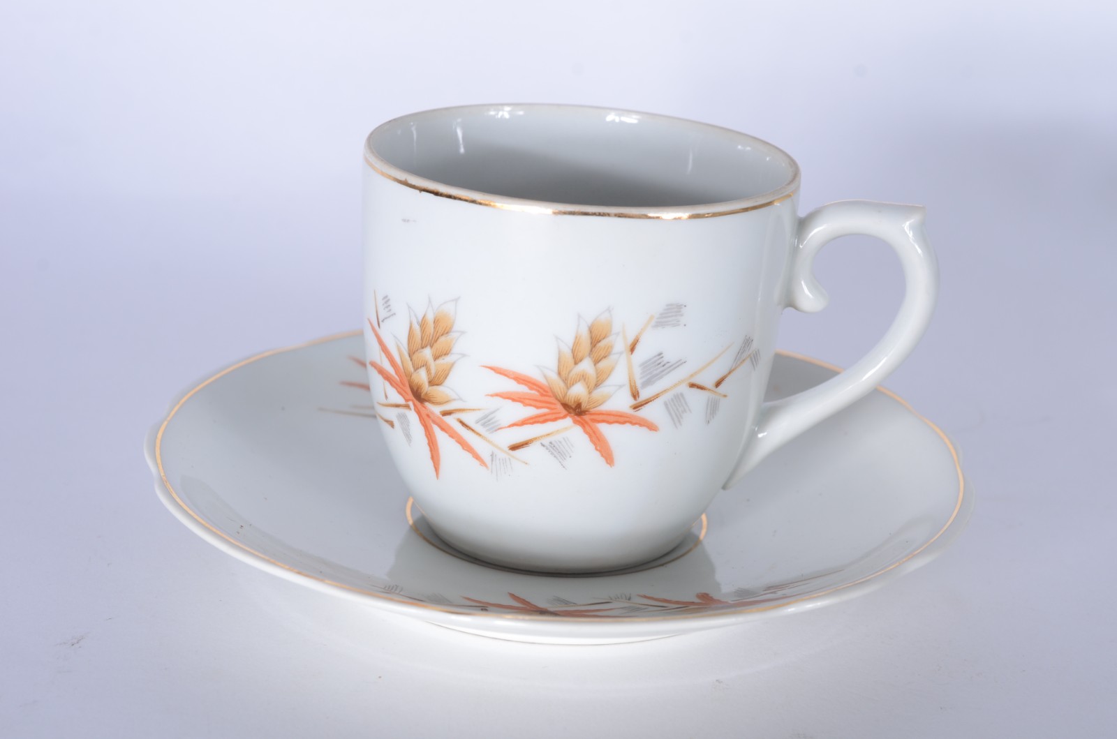 Conjunto para café com 6 xícaras com pires de porcelana branca... - foto 3 de 10