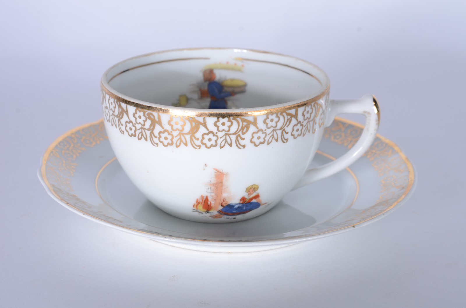 Conjunto para café com 6 xícaras com pires de porcelana branca... - foto 5 de 10