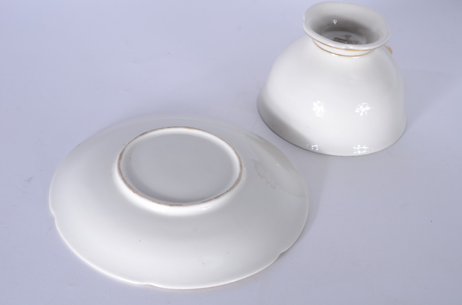 Conjunto para café com 6 xícaras com pires de porcelana branca... - foto 7 de 10