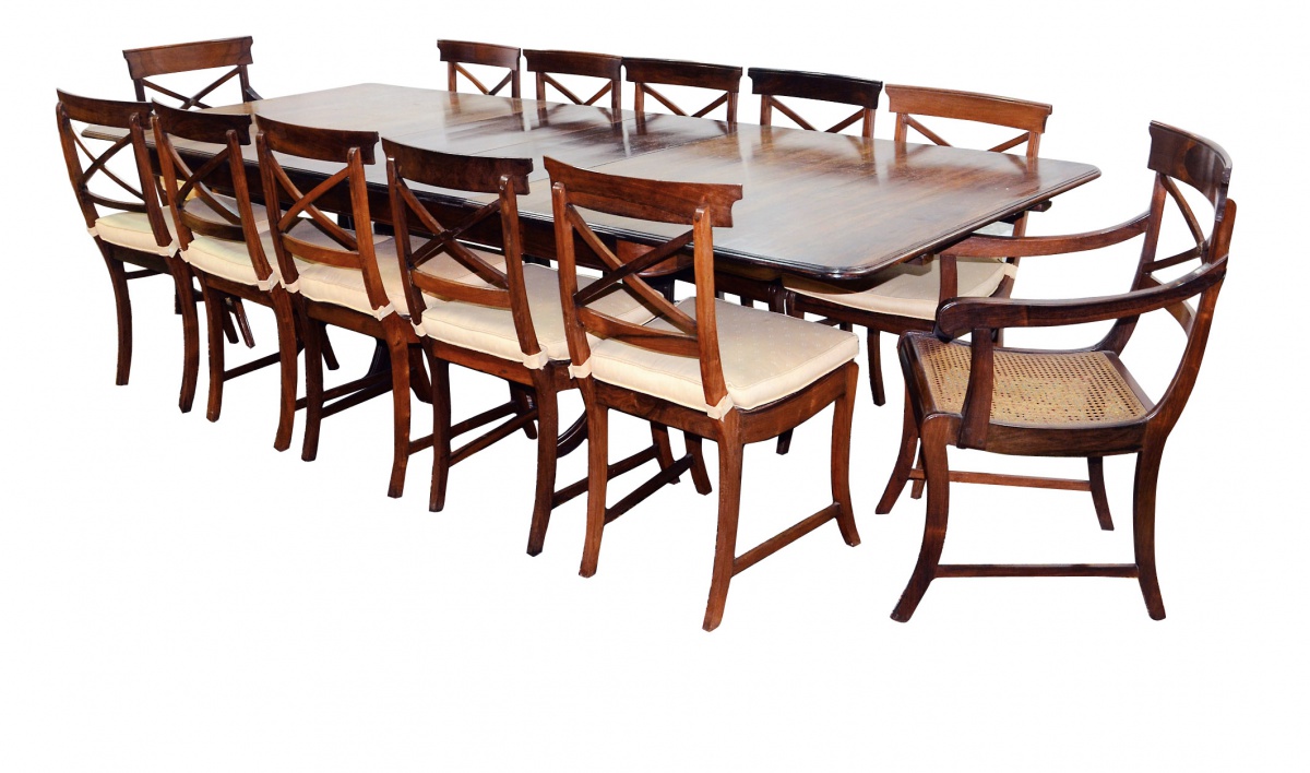 Mesa de jantar de jacarandá com duas tábuas extensoras (med. 0,38 x...