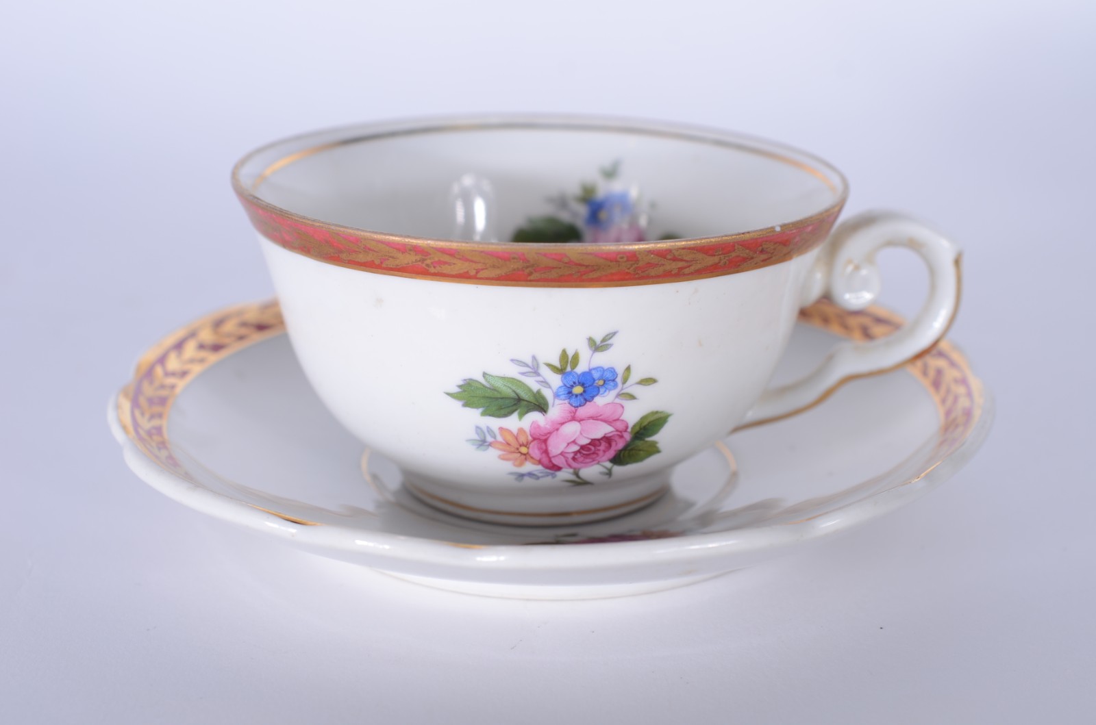 Serviço para chá de porcelana Real, branca decorada com flores em... - foto 2 de 8