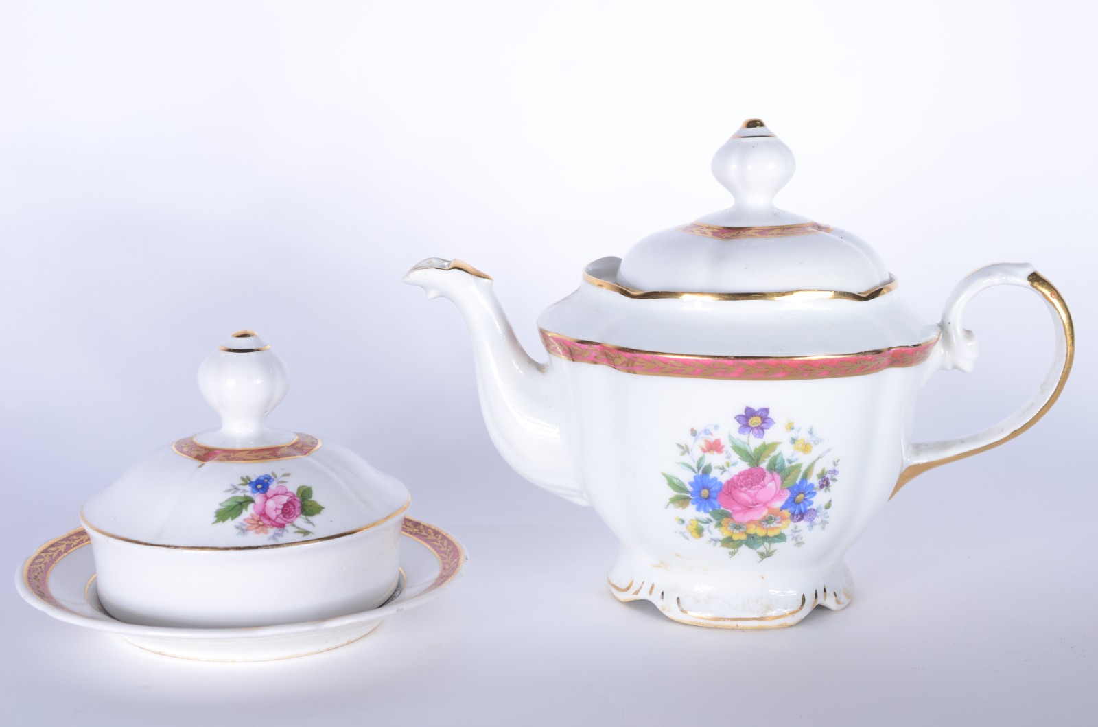 Serviço para chá de porcelana Real, branca decorada com flores em... - foto 4 de 8