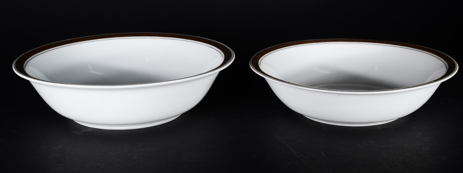 Aparelho de jantar de porcelana Mauá, composto de: 12 pratos rasos... - foto 4 de 6