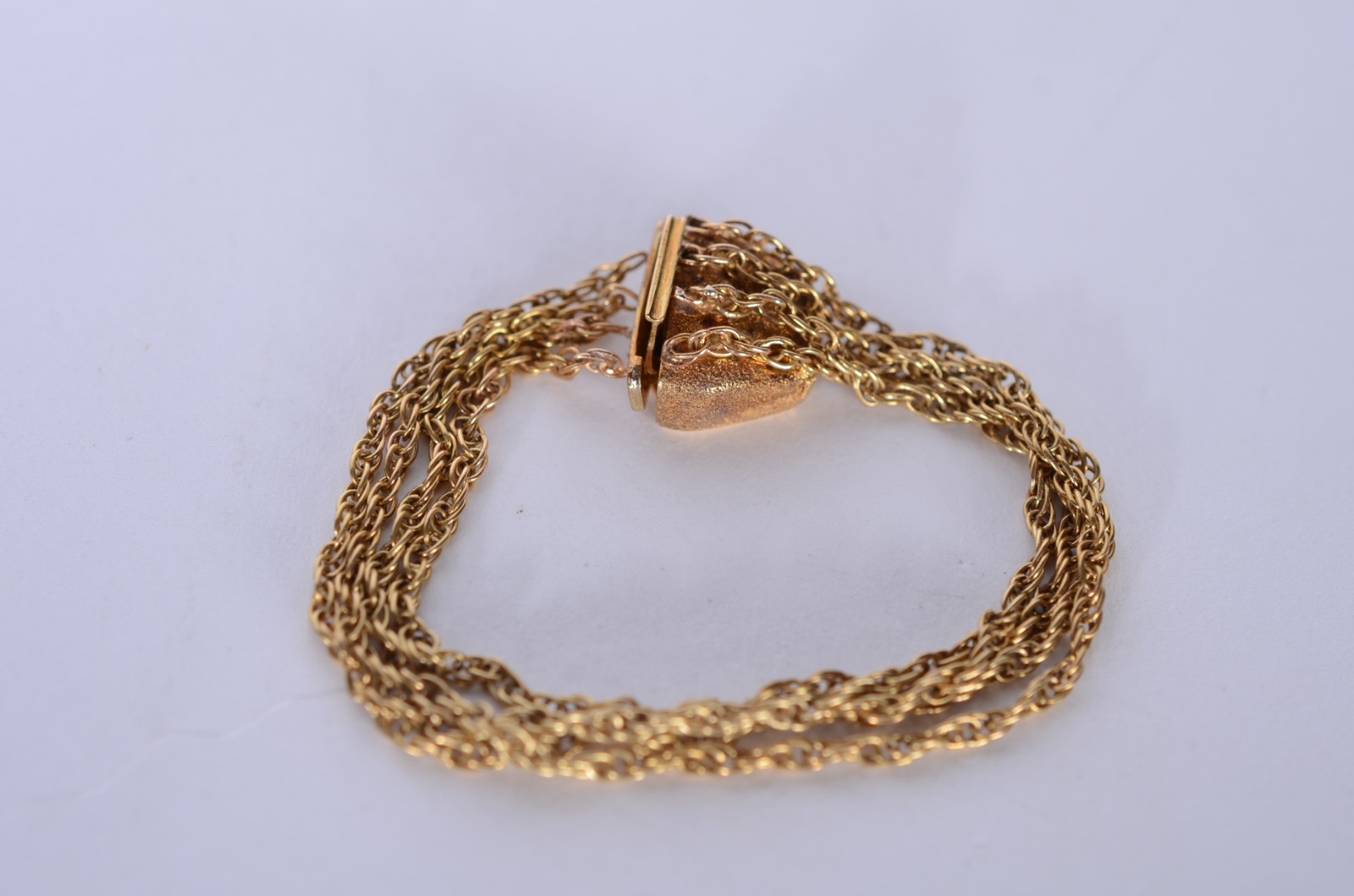 Pulseira de ouro 18 k., pedras na cor lilás. (Por motivos de... - foto 2 de 10