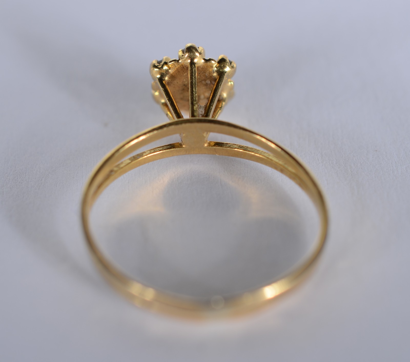 Anel de ouro 18 k., contraste 750 mls com seis brilhantes, aro 12... - foto 4 de 5