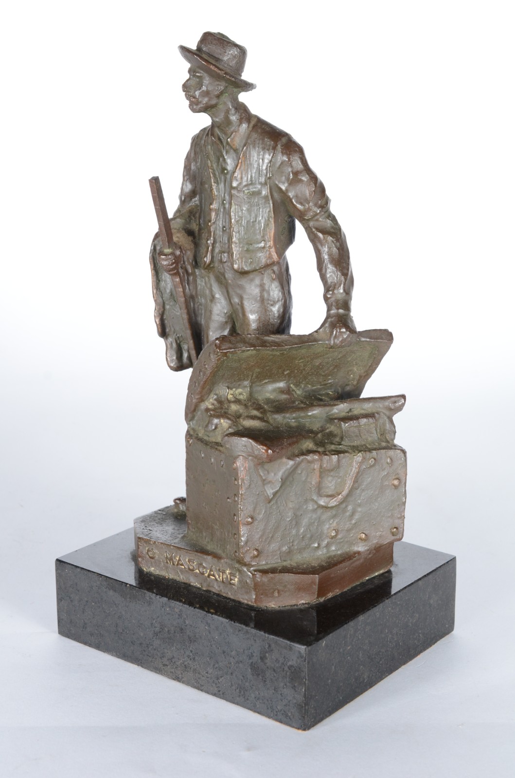 Escultura de bronze patinado representando "O Mascate", base de... - foto 4 de 9