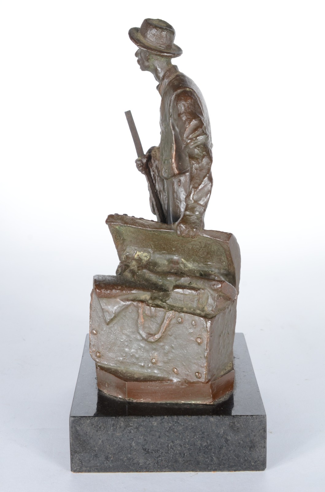 Escultura de bronze patinado representando "O Mascate", base de... - foto 5 de 9