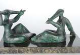 Alfredo Ceschiatti (1918-1989), As Banhistas - Escultura de bronze com base de mármore. Assinada. (Esta escultura em tamanho natural ornamenta o lago em frente ao "Palácio da Alvorada" em Brasília)