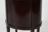 Mesa auxiliar feitio oval com tampo de mármore  - Mesa auxiliar feitio oval com tampo de mármore 