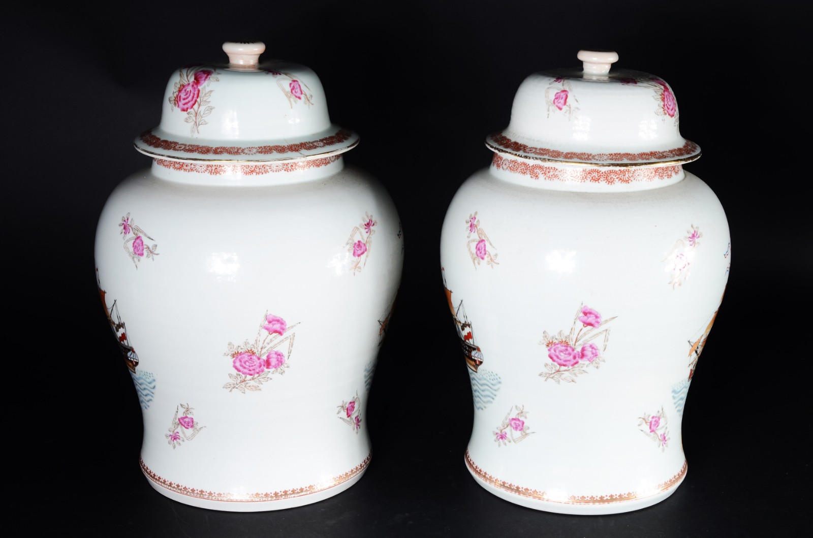 Par de potiches de porcelana decorados com figuras de navios em... - foto 3 de 6
