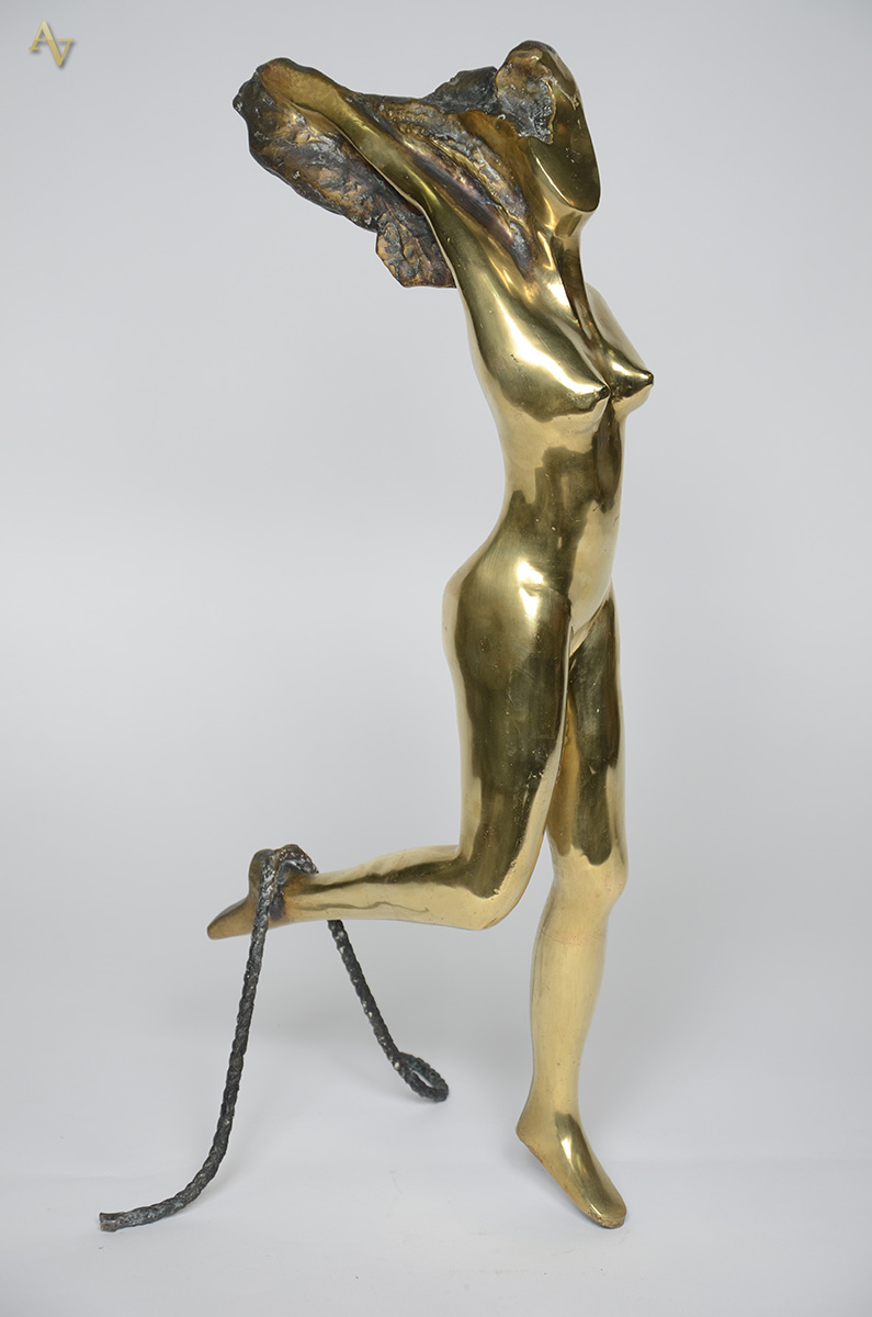 Suzana Levy - Estatueta de bronze. Altura 66 cm. - foto 1 de 3