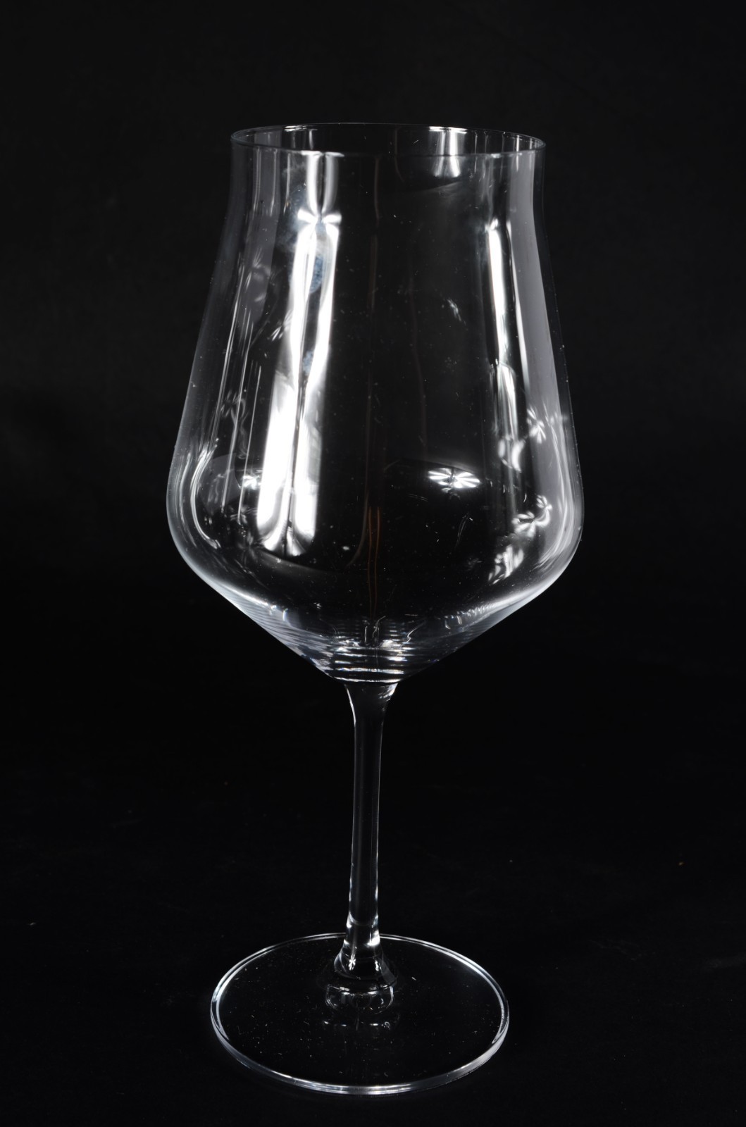 Seis taças de cristal para vinho tinto, 690 ml. - foto 2 de 3