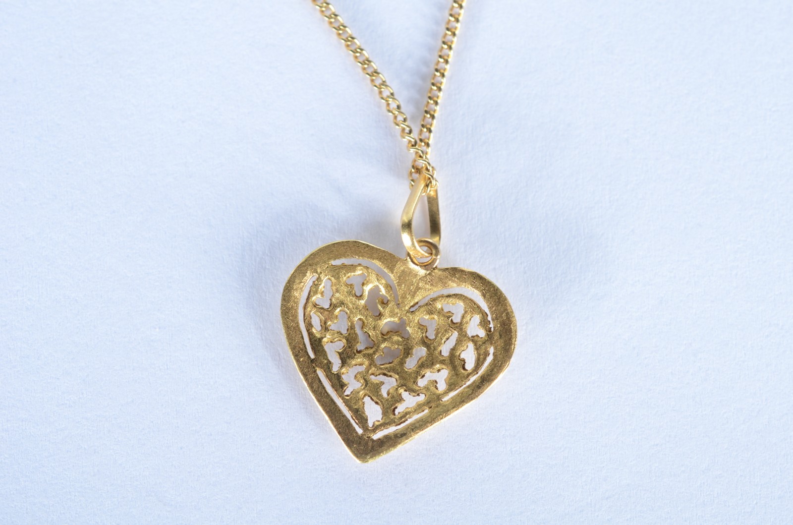 Colar de ouro 18 k., com pendente feitio coração. (Por motivos de... - foto 5 de 5
