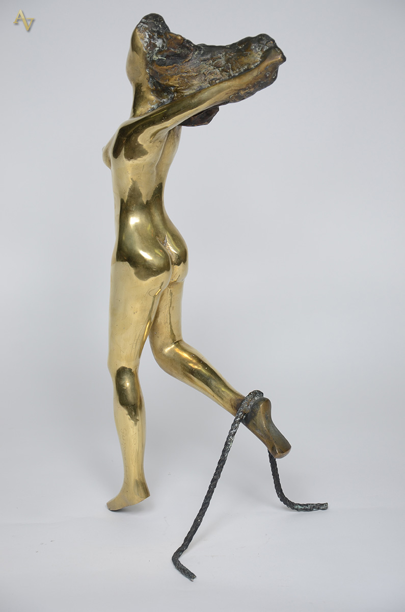 Suzana Levy - Estatueta de bronze. Altura 66 cm. - foto 2 de 3