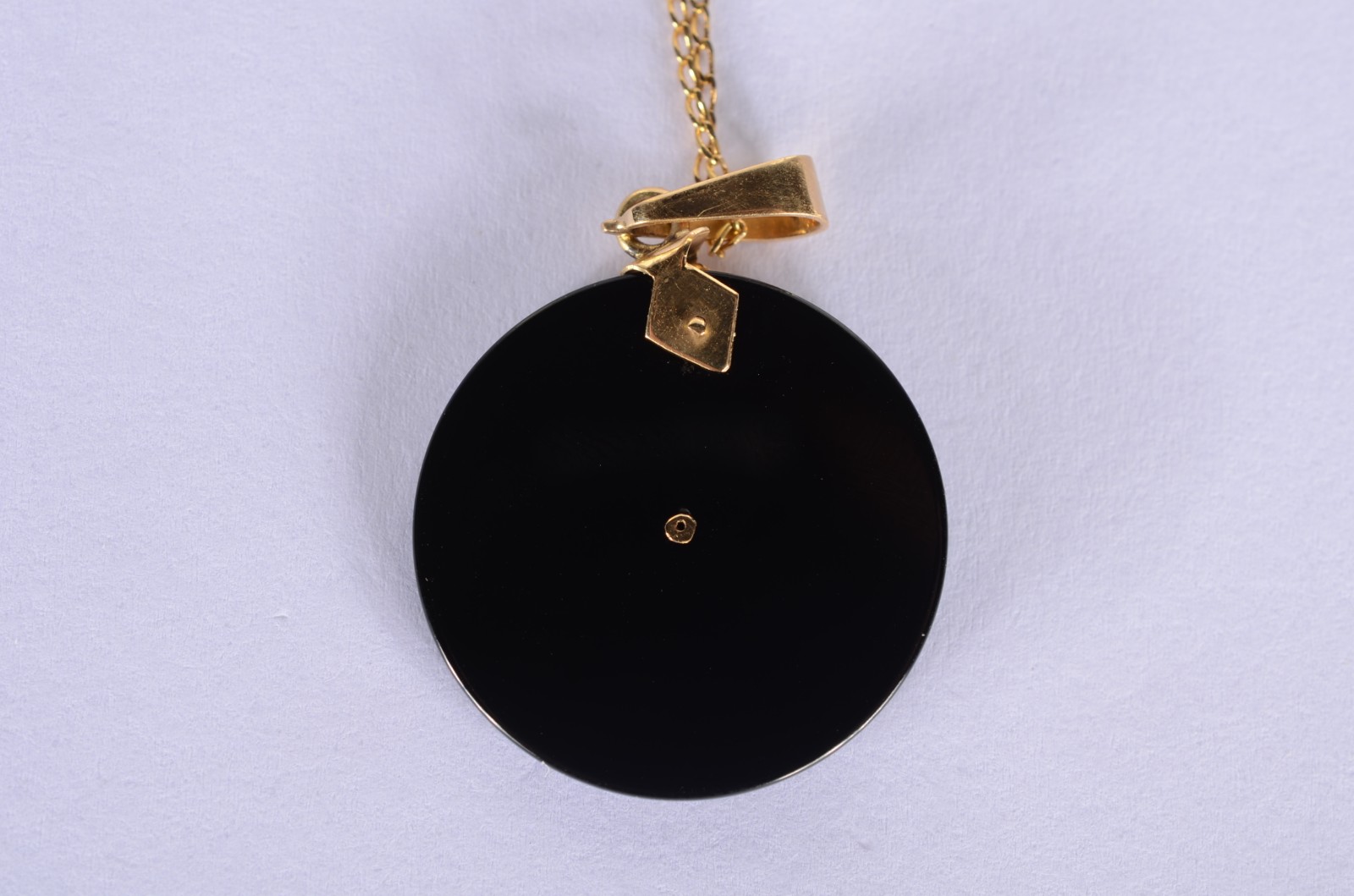 Colar de ouro 18 k., contraste 750 mls com pendente e pedra preta... - foto 5 de 6