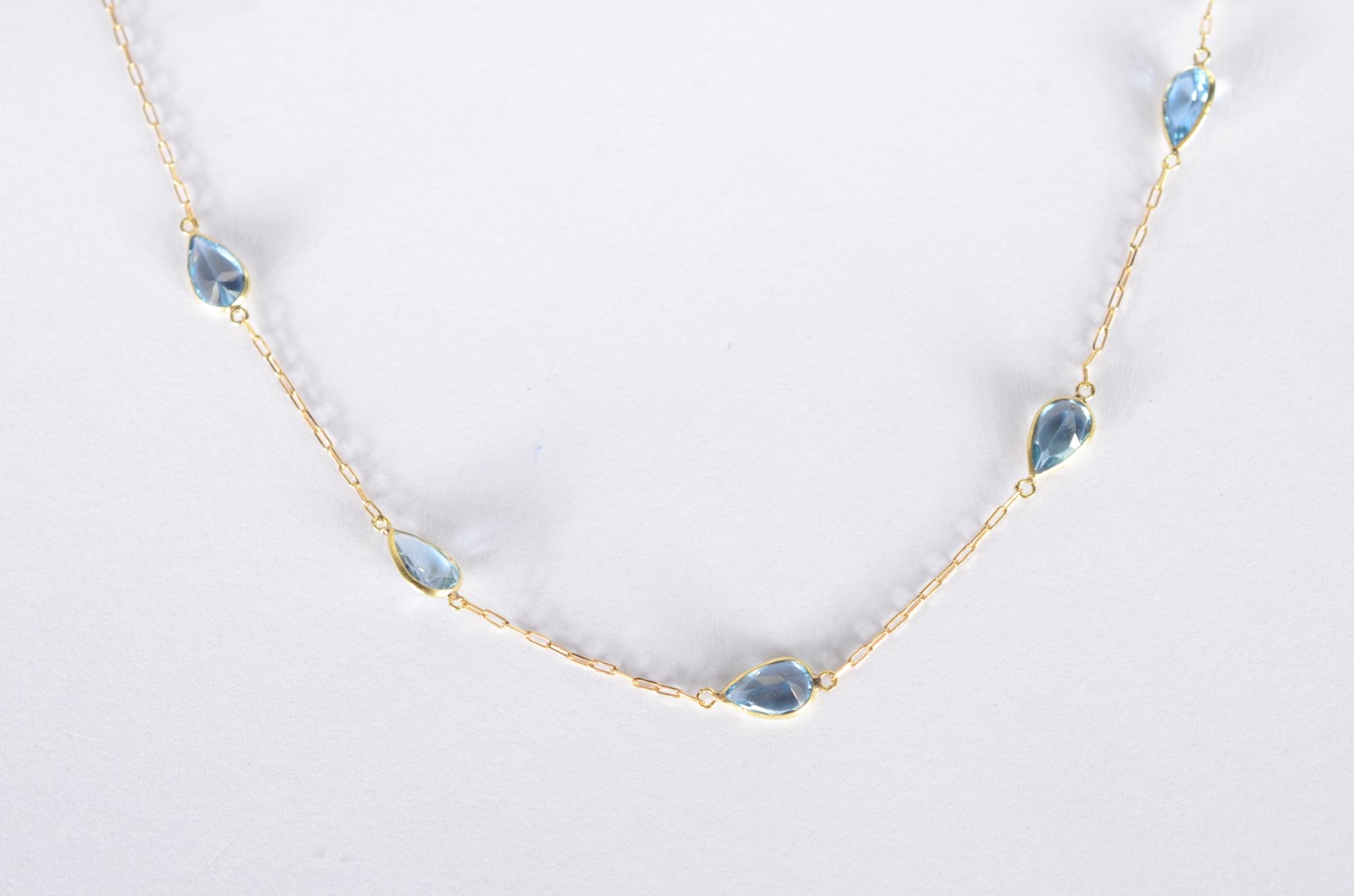 Colar de ouro 18 k., contraste 750 mls com pedras azuis feitio gota... - foto 1 de 5