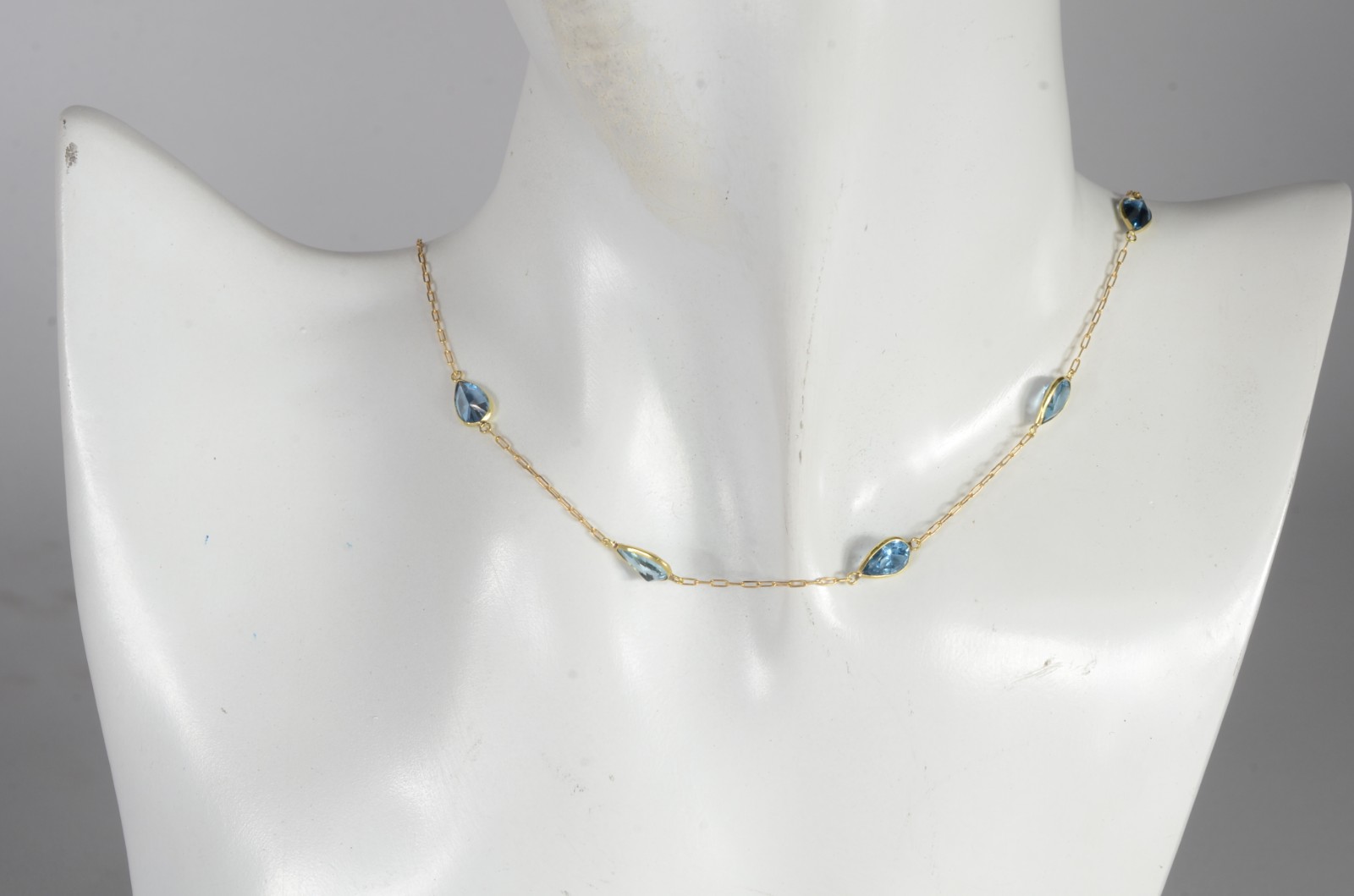 Colar de ouro 18 k., contraste 750 mls com pedras azuis feitio gota... - foto 5 de 5