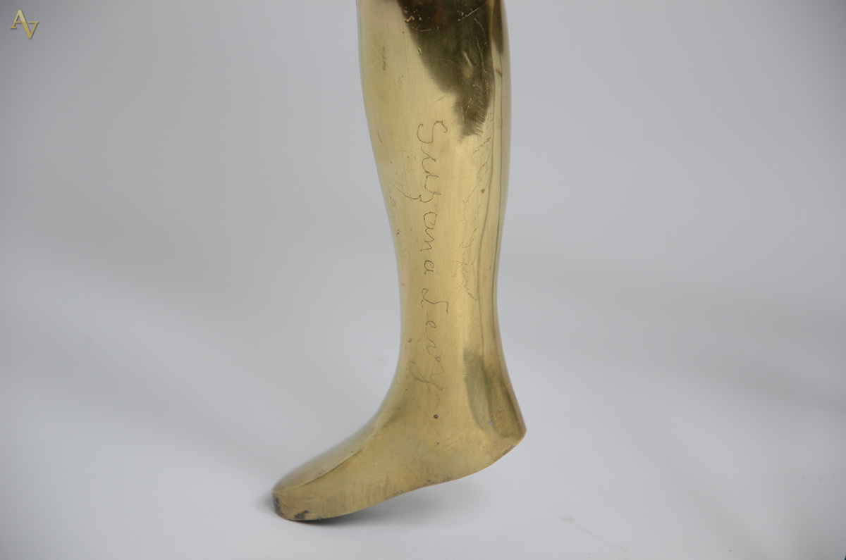 Suzana Levy - Estatueta de bronze. Altura 66 cm. - foto 3 de 3