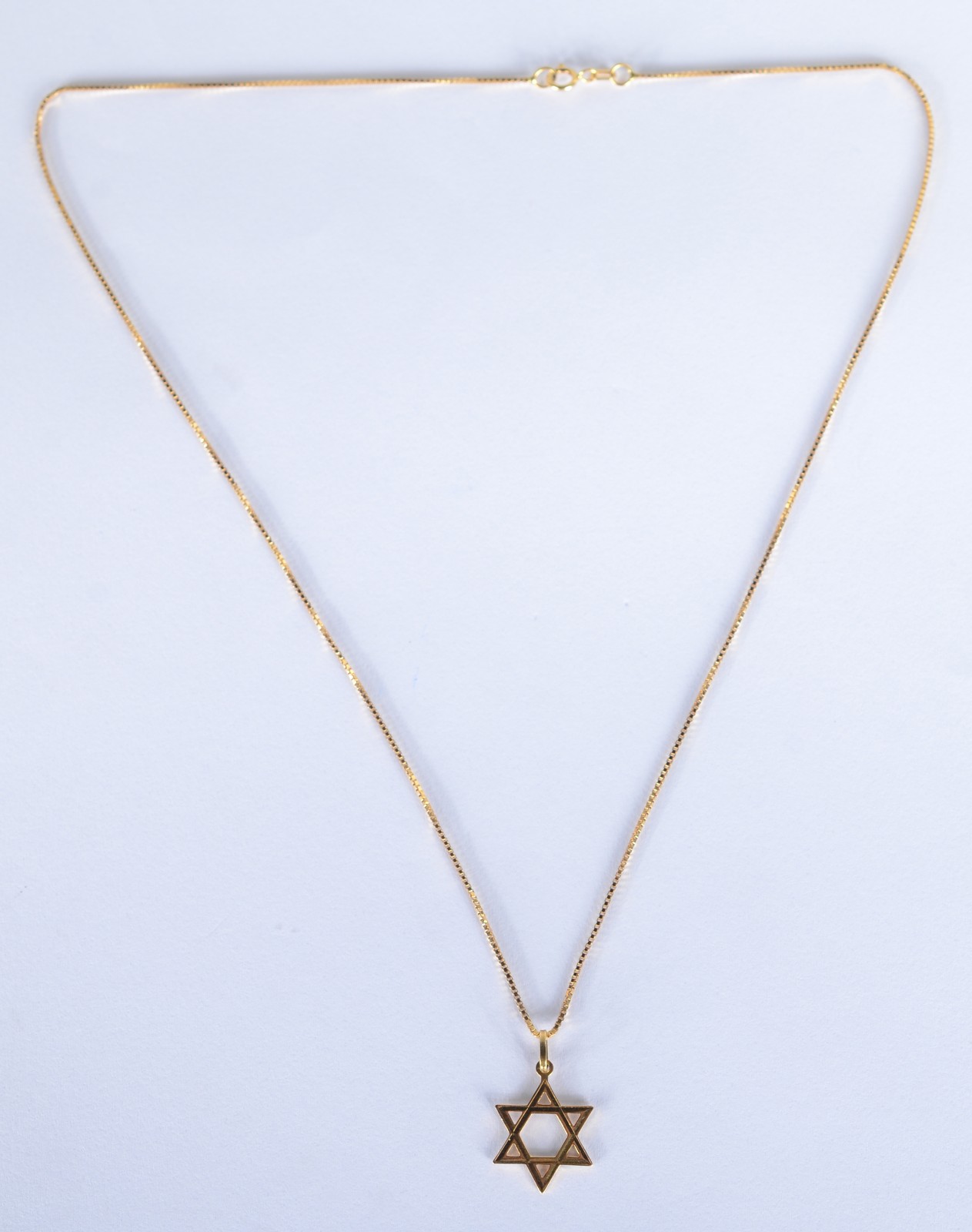 Colar de ouro 18 k., contraste 750 mls pendente estrela de David... - foto 2 de 6
