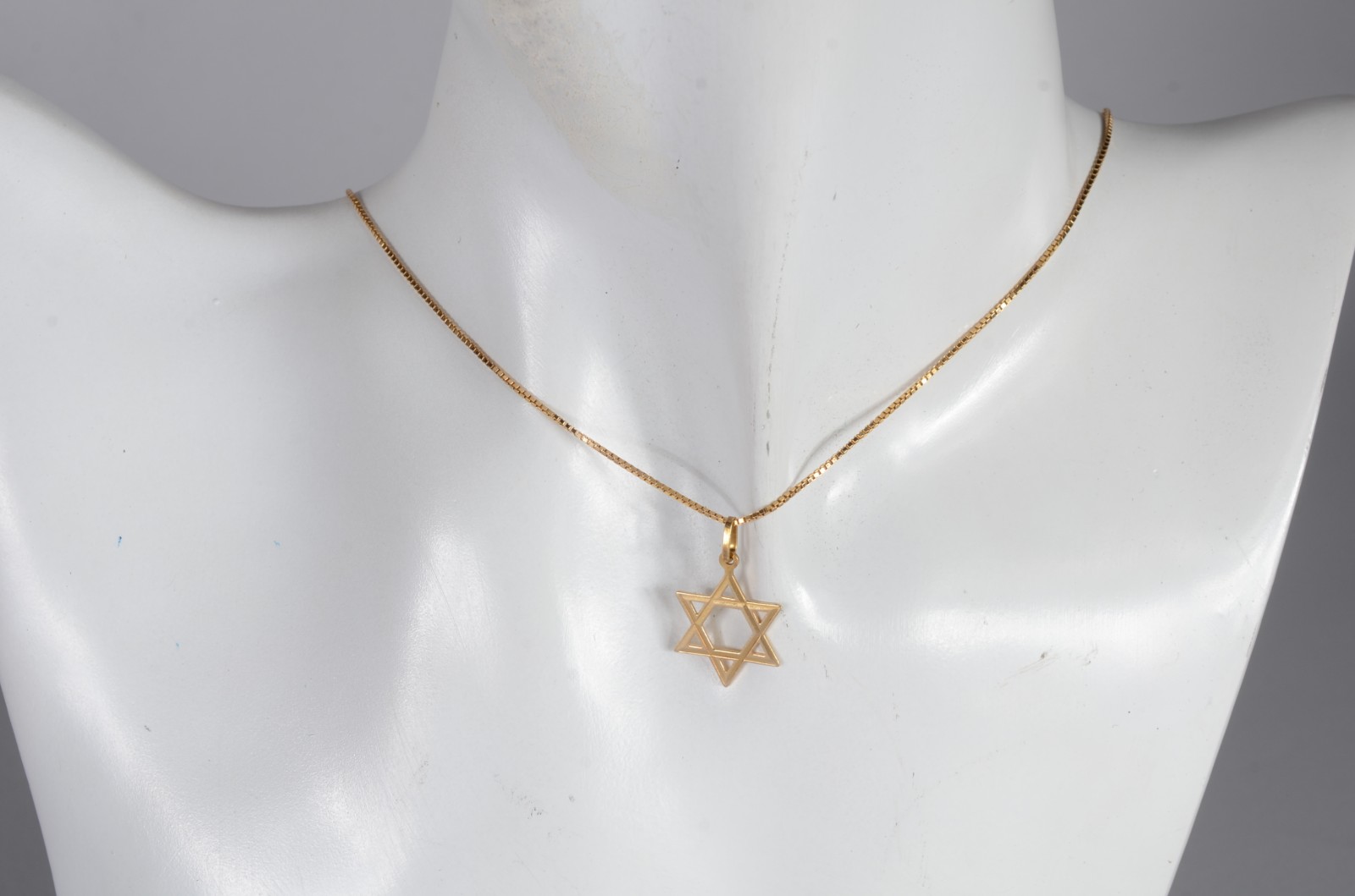 Colar de ouro 18 k., contraste 750 mls pendente estrela de David... - foto 6 de 6