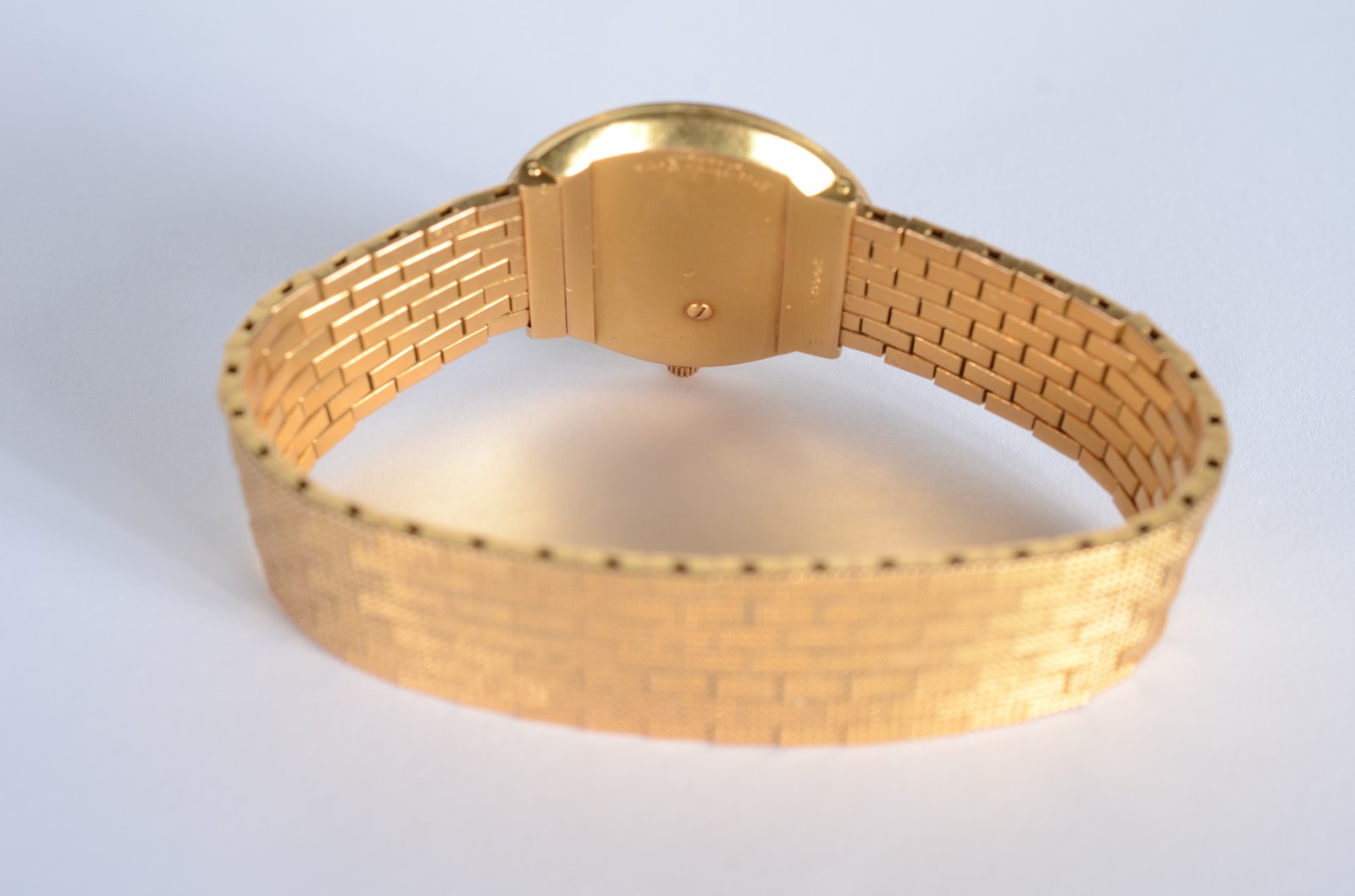 Relógio francês Boucheron feminino de pulso com caixa e pulseira de... - foto 4 de 7